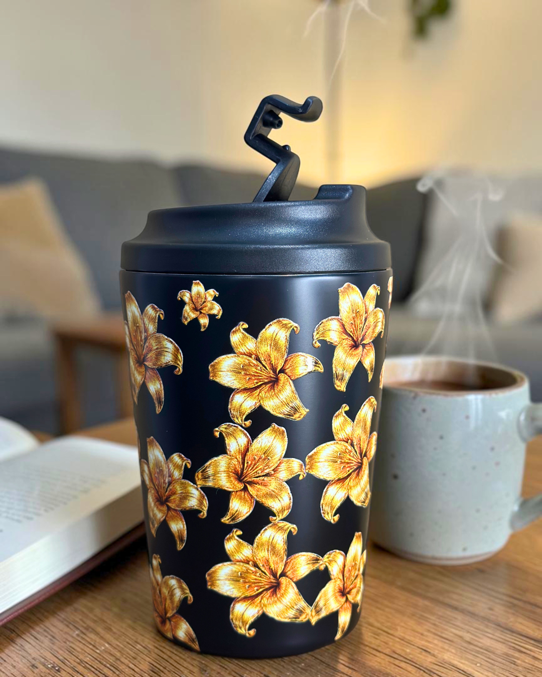 Golden Flowers Travel Mug